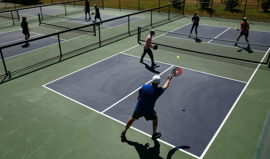 Comment puis-je m'am&eacute;liorer rapidement au pickleball et devenir un pro du terrain ?
