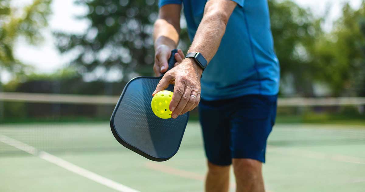 Qu'est-ce que la frappe liftée au pickleball ?