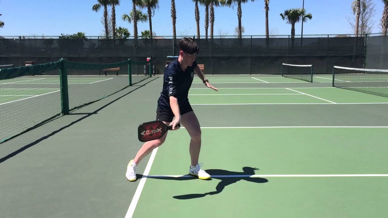 Quelle est la technique de base au pickleball ?