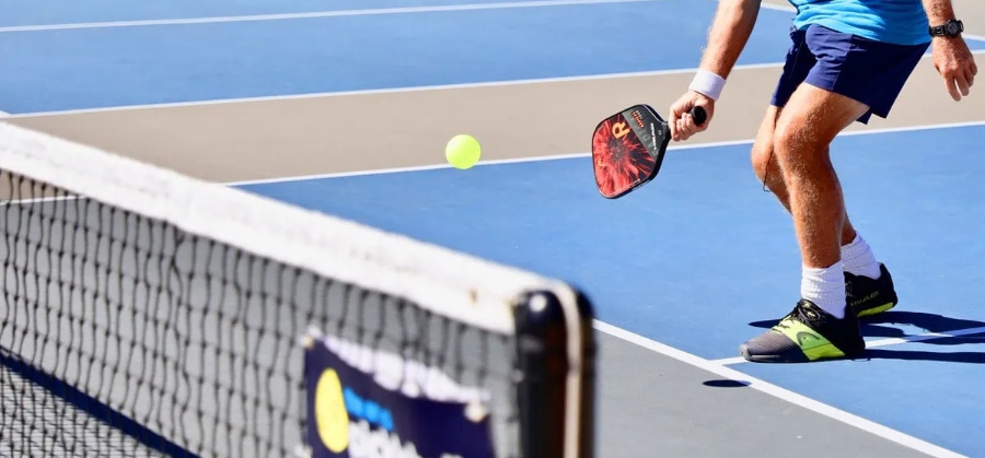 La volée de coup droit au Pickleball : technique et exécution