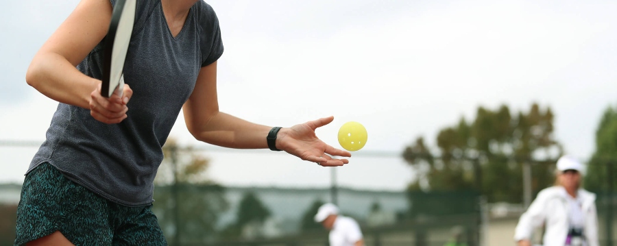 Le lancer de balle au service au Pickleball en 2024