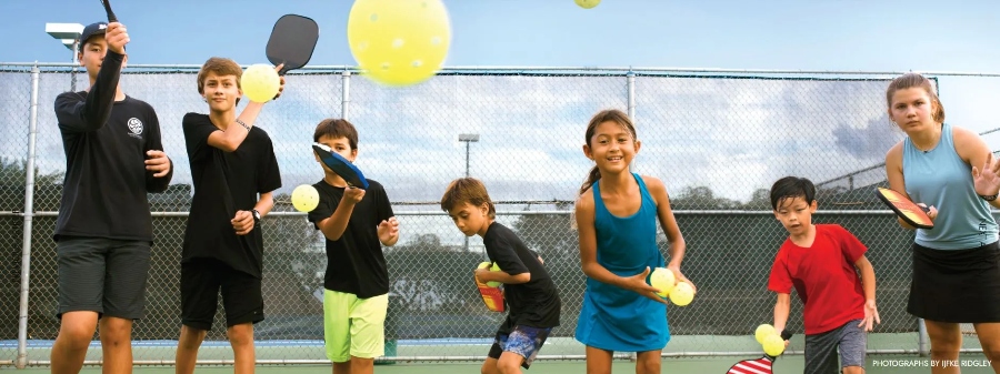 Découvrez le plaisir du pickleball pour les enfants : Initiation ludique à un sport familial